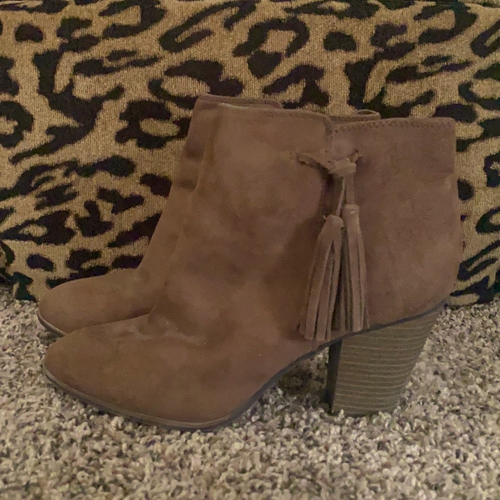 American Eagle Brown heeled booties
